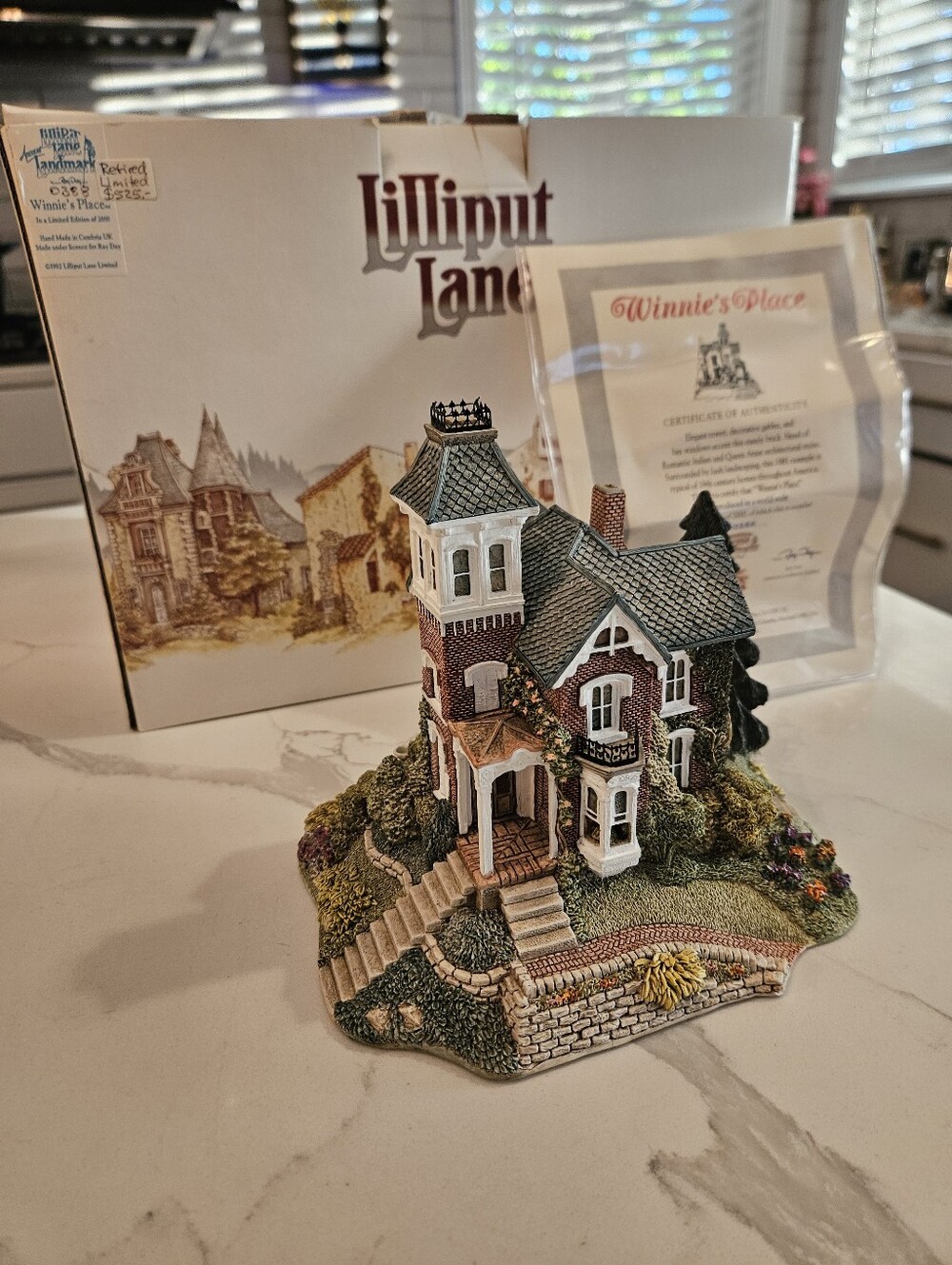Lilliput Lane 1992 Mint Cond. Winnie's Place Box & COA #388/2000 Signed Ray Day
